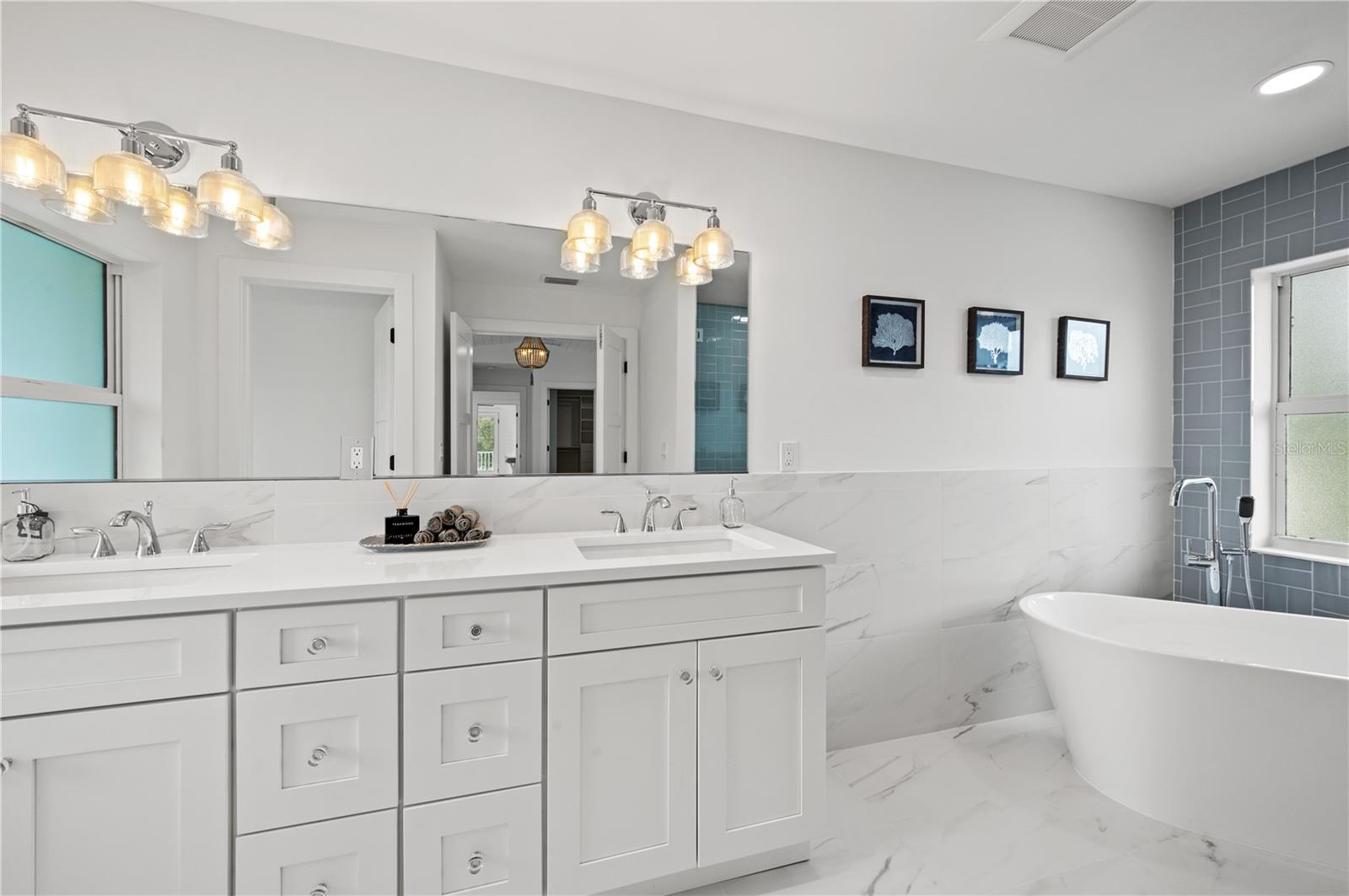1647 SIESTA DR, SARASOTA, FL, 34239