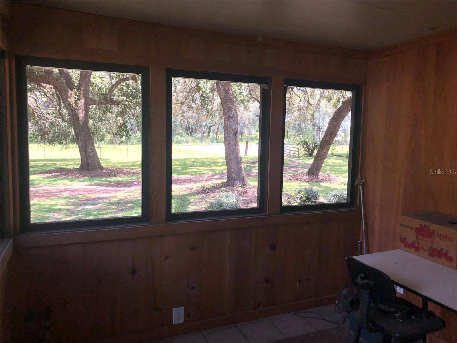 136 S COMMERCIAL ST, COLEMAN, FL, 33521