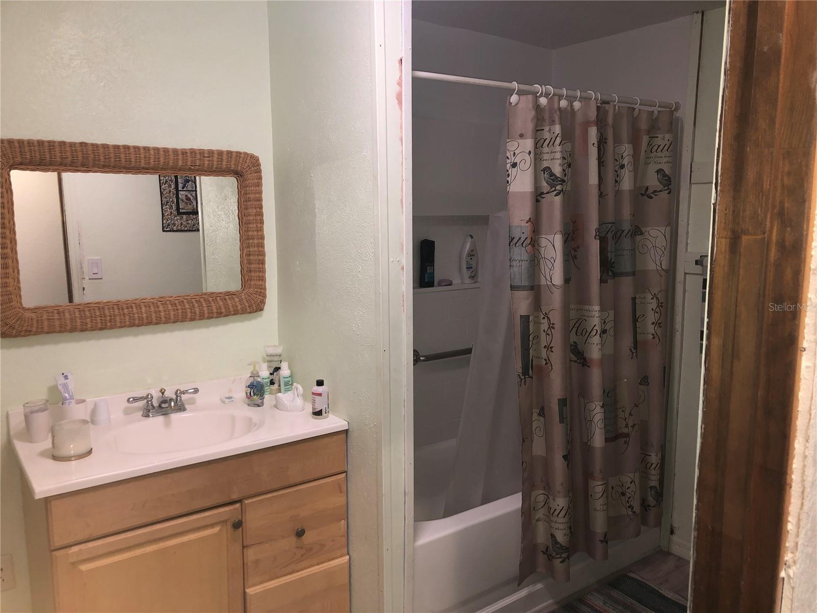 136 S COMMERCIAL ST, COLEMAN, FL, 33521