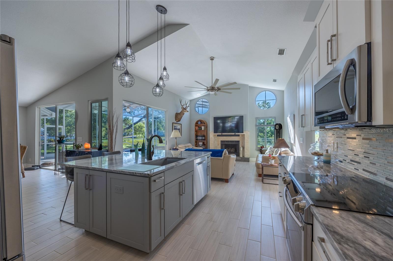 818 EDGEHILL DR, PALM HARBOR, FL, 34684