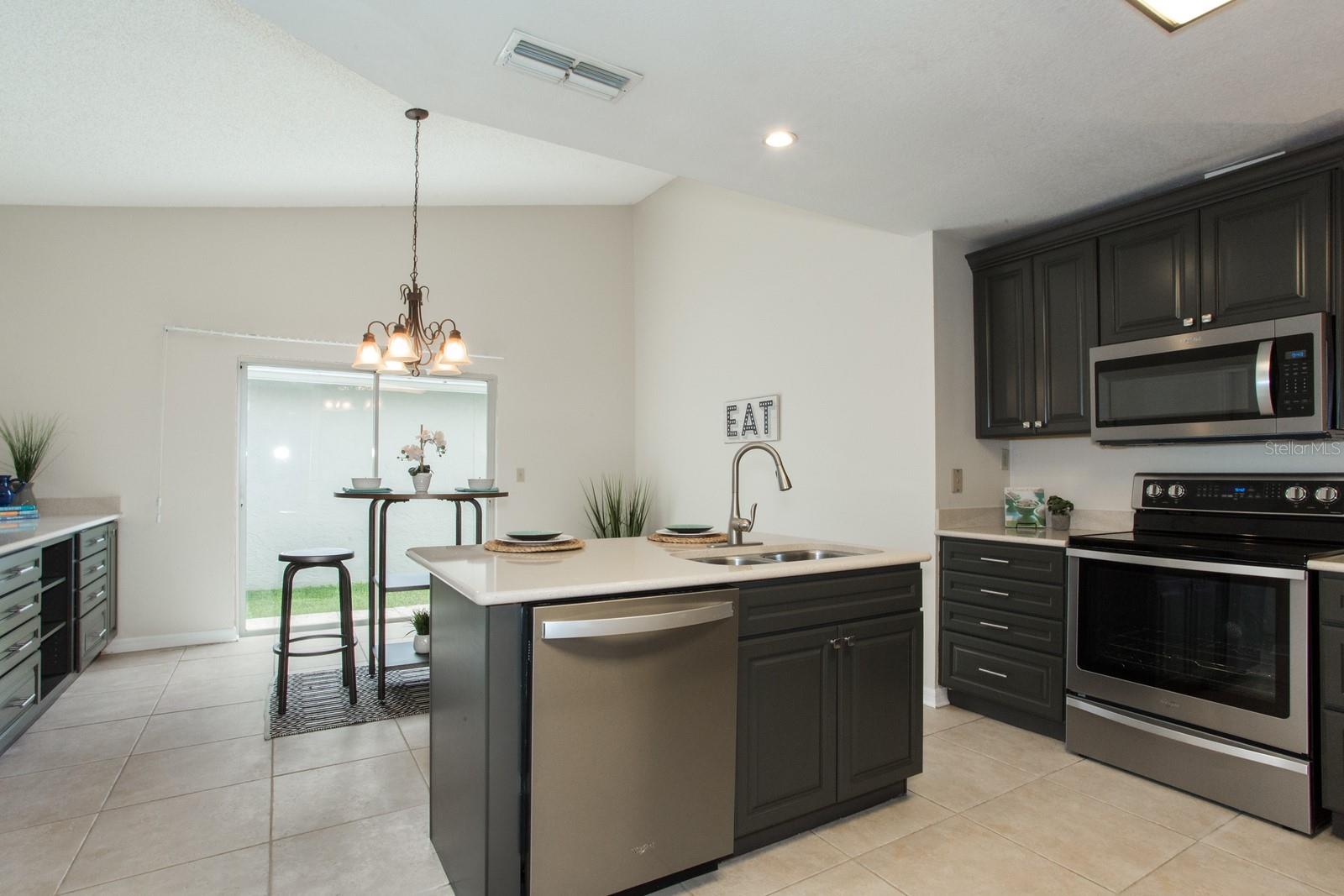 515 PADUA CIR NE, ST PETERSBURG, FL, 33703