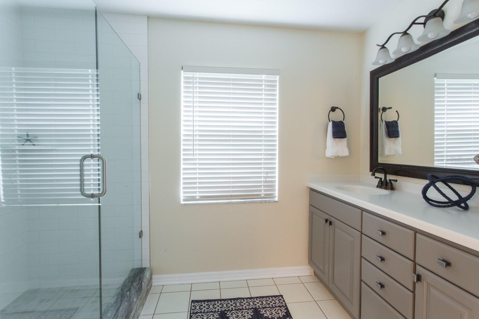 515 PADUA CIR NE, ST PETERSBURG, FL, 33703