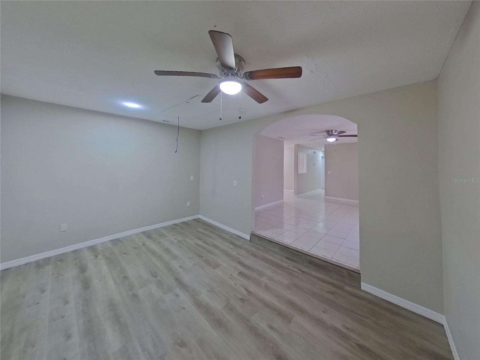 1401 OAK VALLEY DR, SEFFNER, FL, 33584