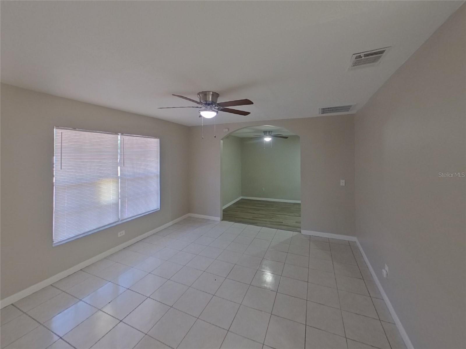 1401 OAK VALLEY DR, SEFFNER, FL, 33584