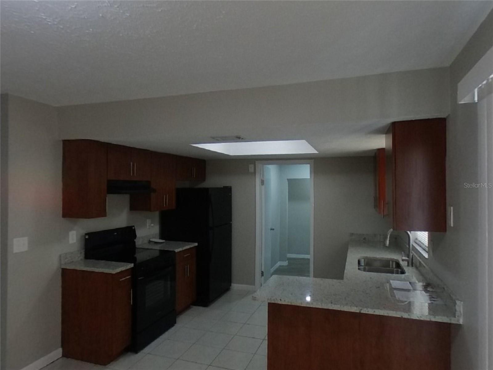 1401 OAK VALLEY DR, SEFFNER, FL, 33584