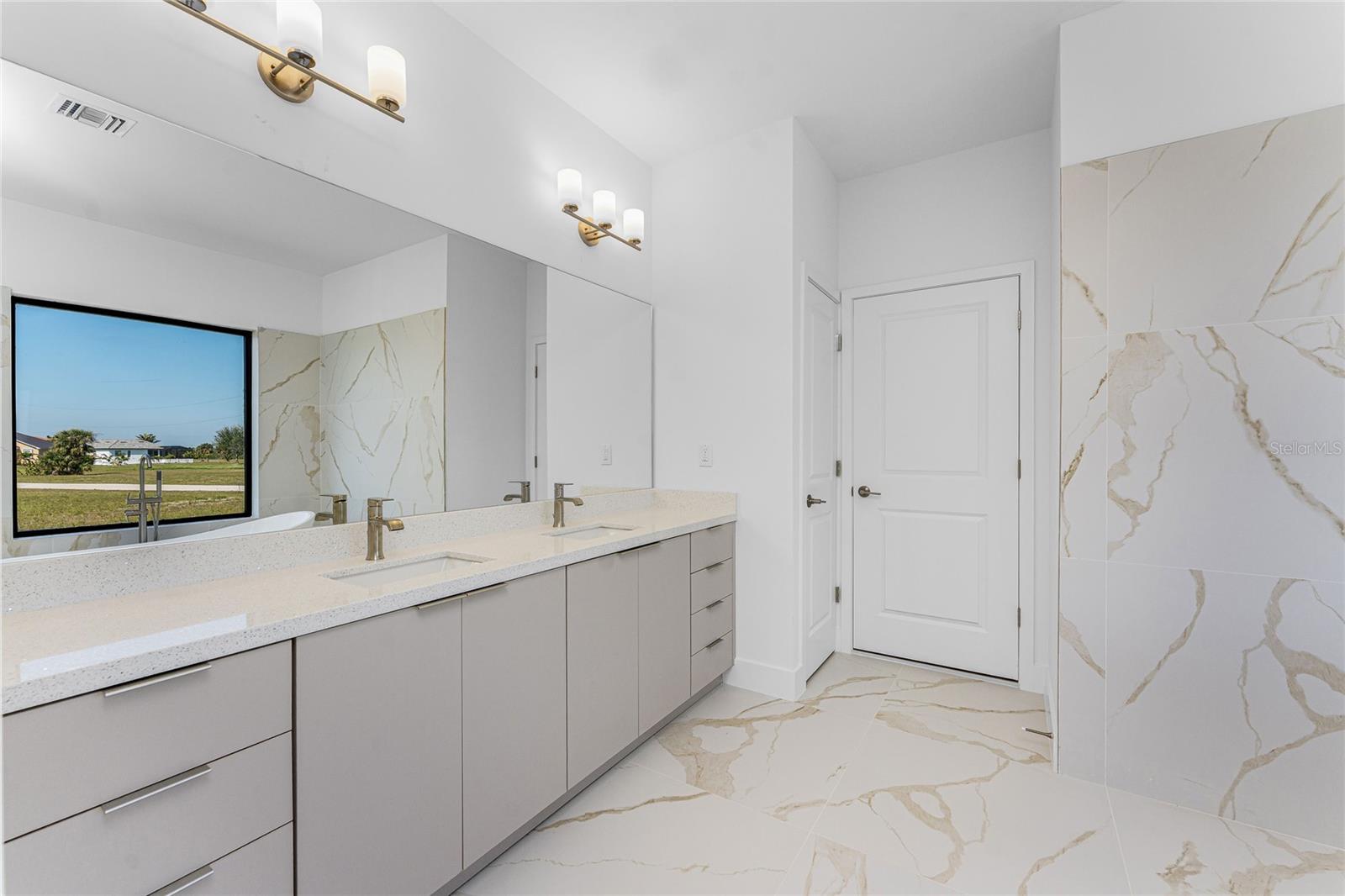 17320 COMINGO LN, PUNTA GORDA, FL, 33955