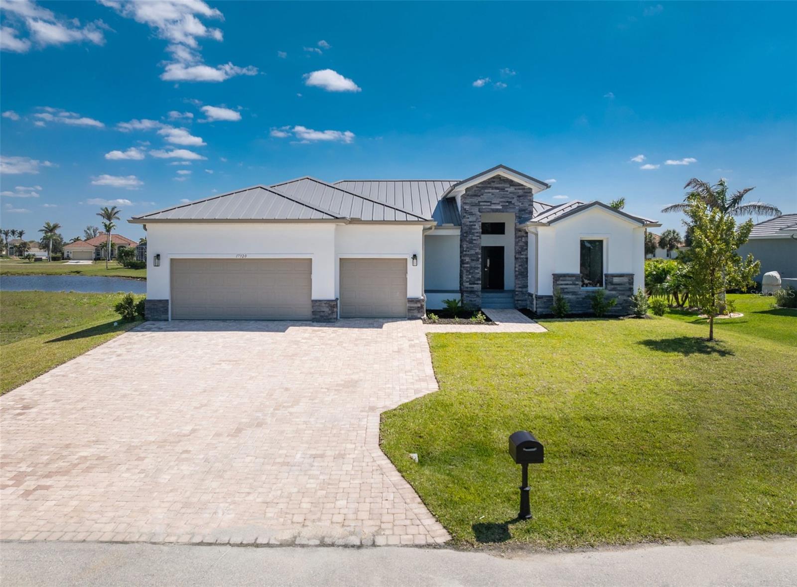 17320 COMINGO LN, PUNTA GORDA, FL, 33955