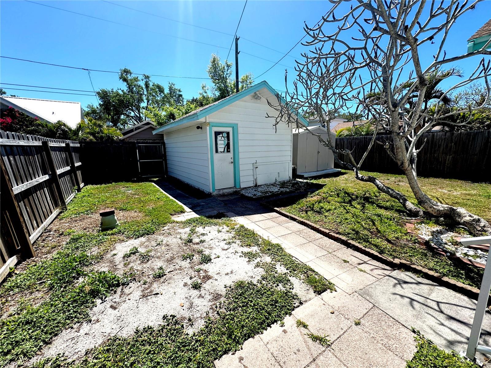 160 16TH AVE NE, ST PETERSBURG, FL, 33704