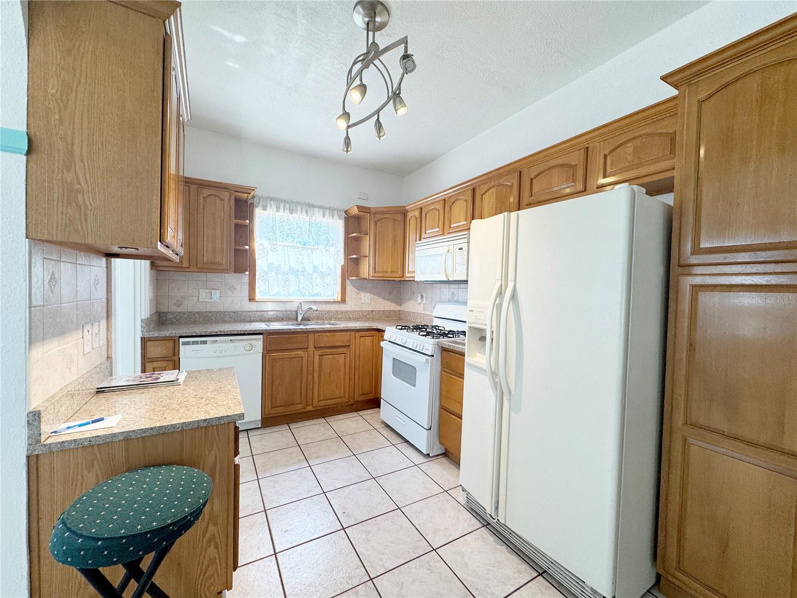 160 16TH AVE NE, ST PETERSBURG, FL, 33704