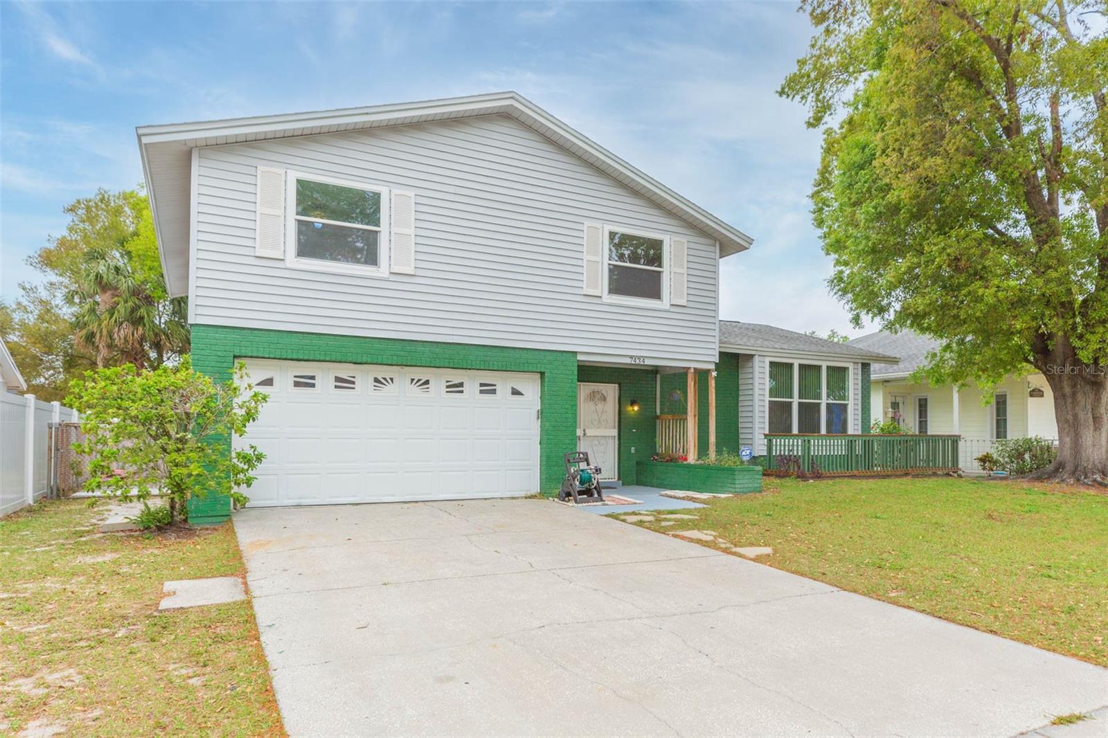 7434 OAKVISTA CIR, TAMPA, FL, 33634