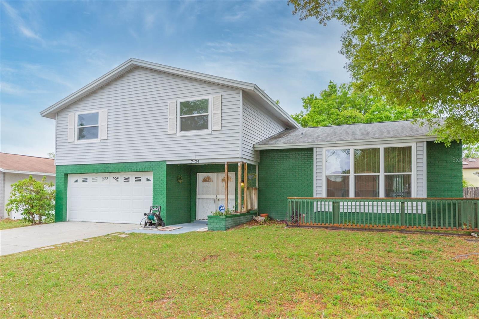 7434 OAKVISTA CIR, TAMPA, FL, 33634