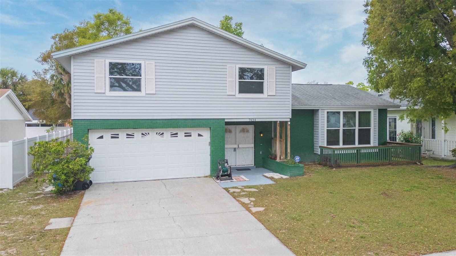 7434 OAKVISTA CIR, TAMPA, FL, 33634