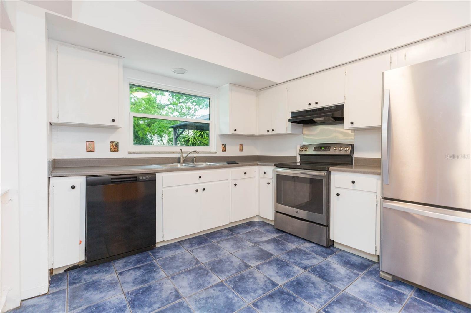 7434 OAKVISTA CIR, TAMPA, FL, 33634