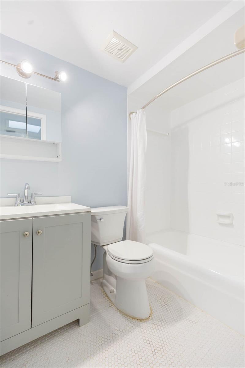 7434 OAKVISTA CIR, TAMPA, FL, 33634