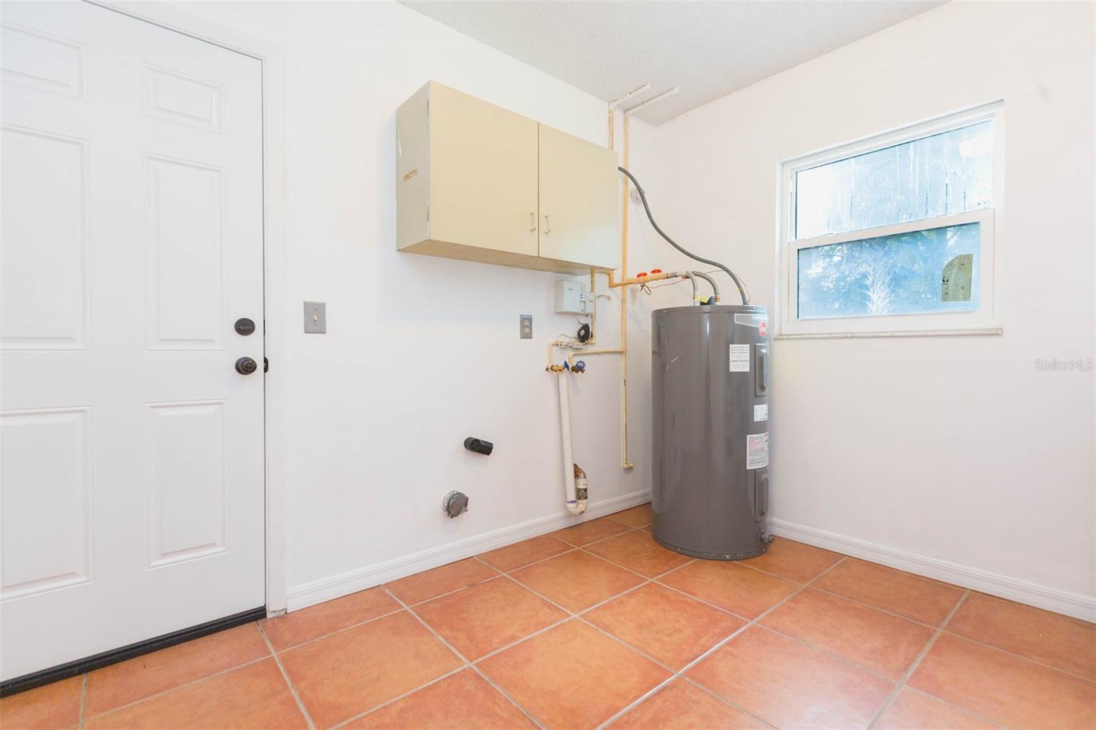 7434 OAKVISTA CIR, TAMPA, FL, 33634