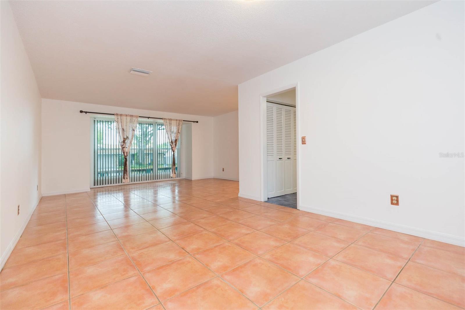 7434 OAKVISTA CIR, TAMPA, FL, 33634