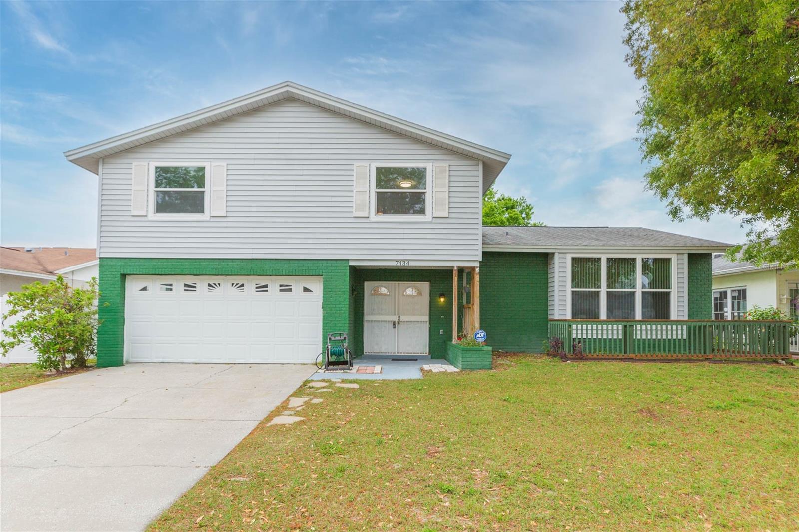 7434 OAKVISTA CIR, TAMPA, FL, 33634