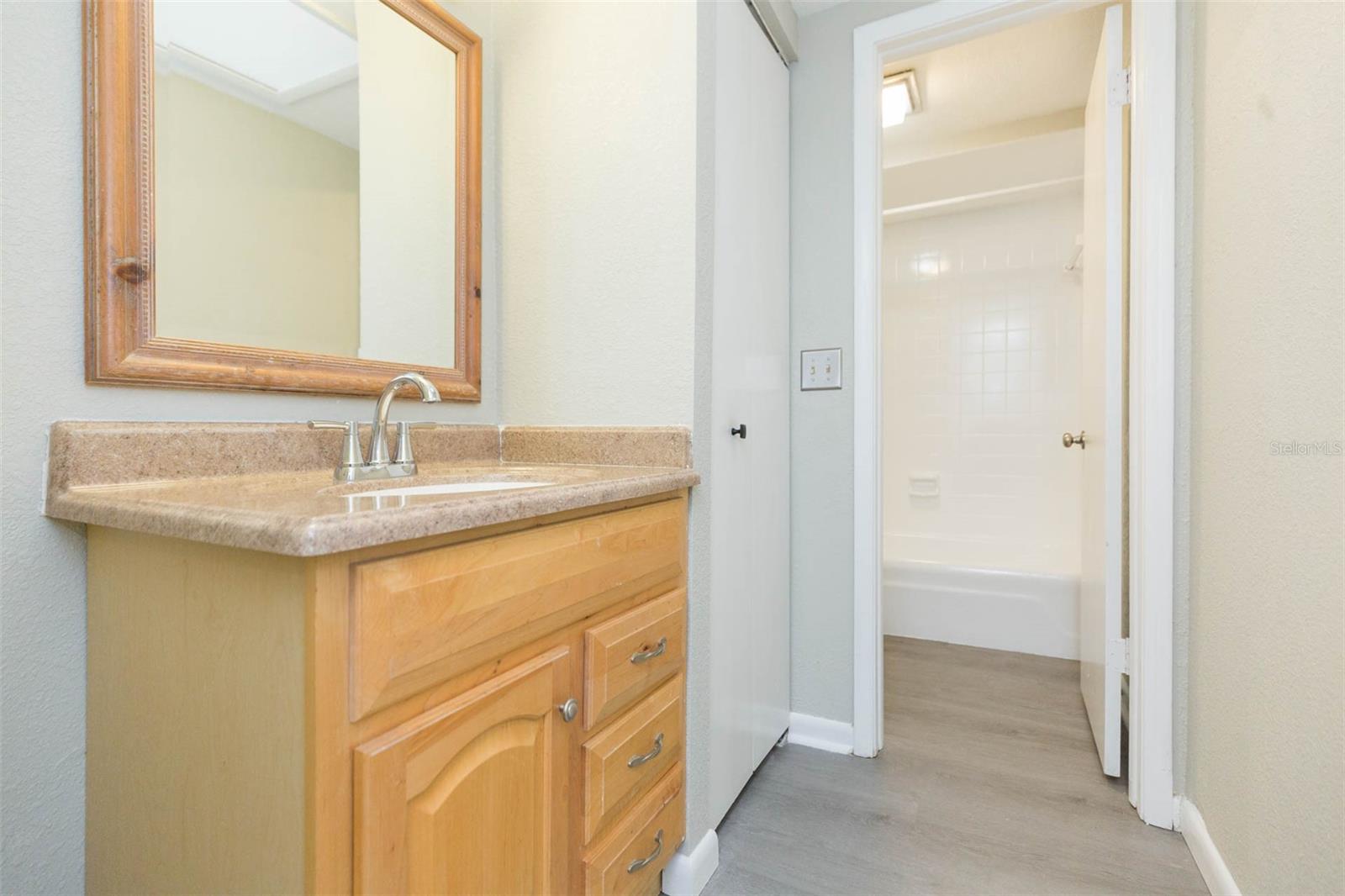 7434 OAKVISTA CIR, TAMPA, FL, 33634