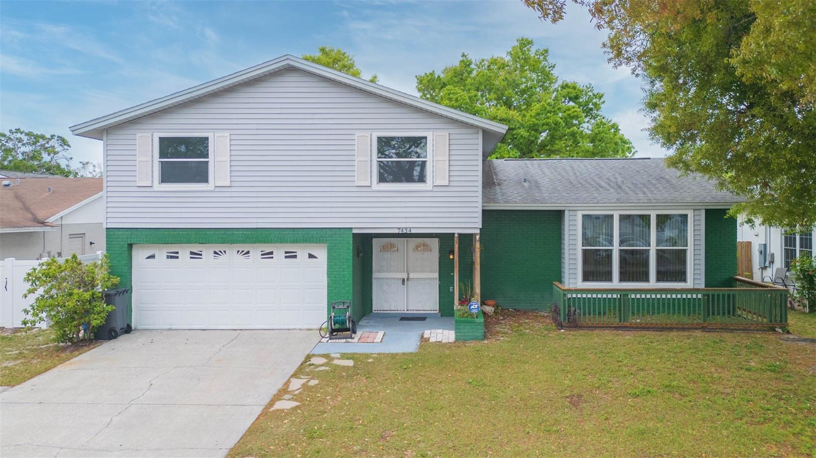 7434 OAKVISTA CIR, TAMPA, FL, 33634