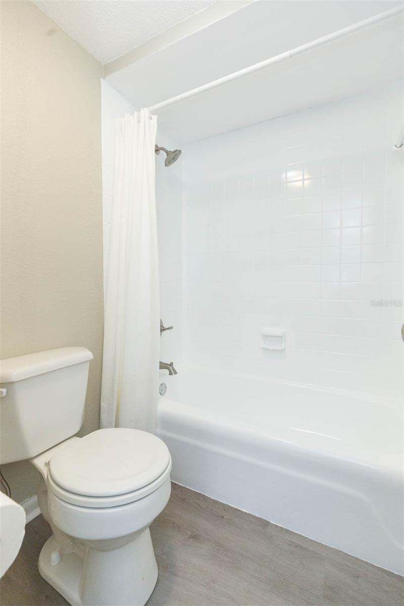 7434 OAKVISTA CIR, TAMPA, FL, 33634