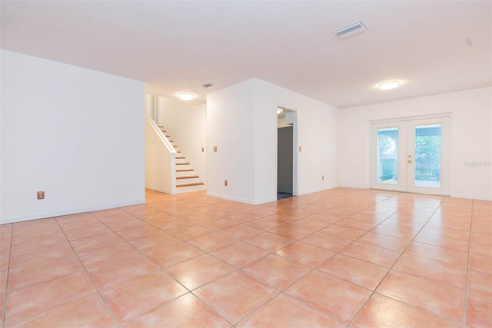 7434 OAKVISTA CIR, TAMPA, FL, 33634