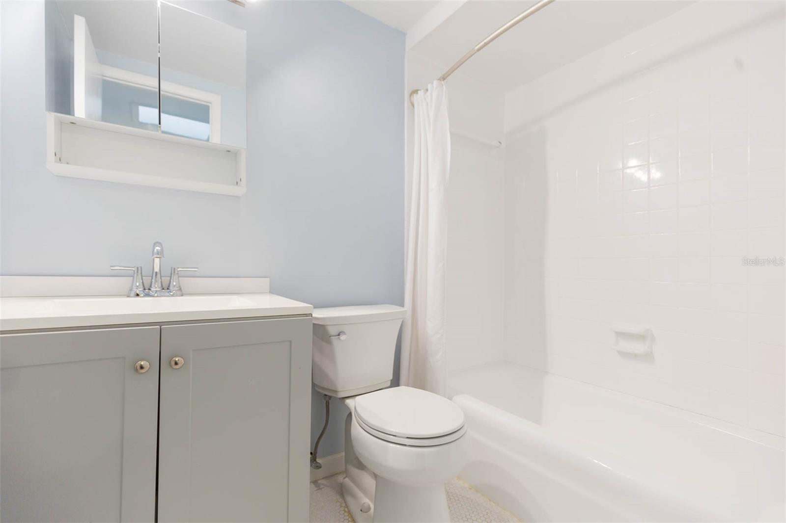 7434 OAKVISTA CIR, TAMPA, FL, 33634