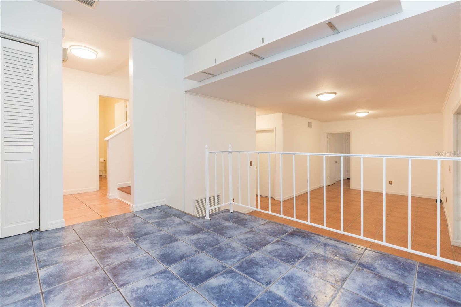 7434 OAKVISTA CIR, TAMPA, FL, 33634