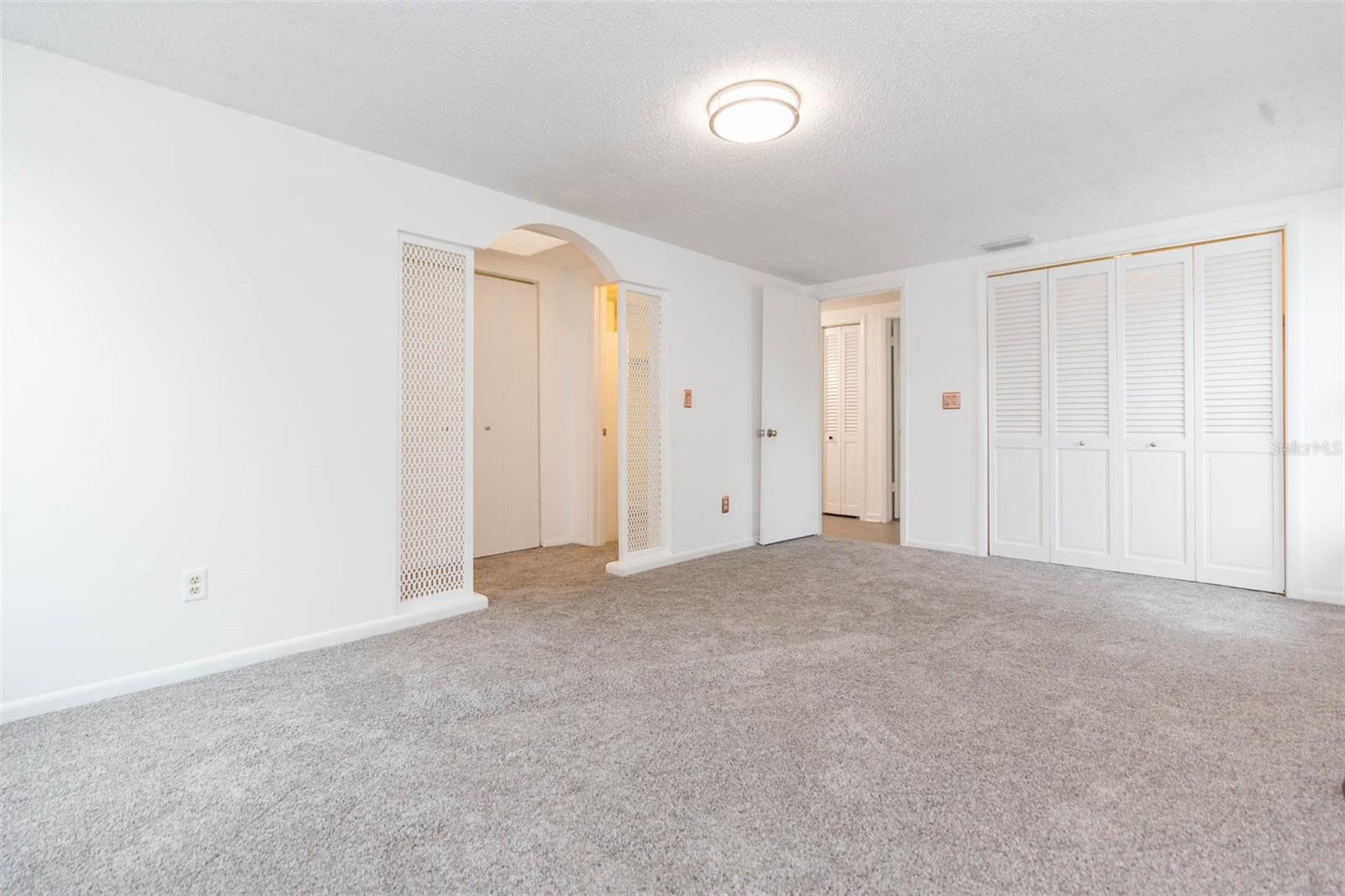 7434 OAKVISTA CIR, TAMPA, FL, 33634