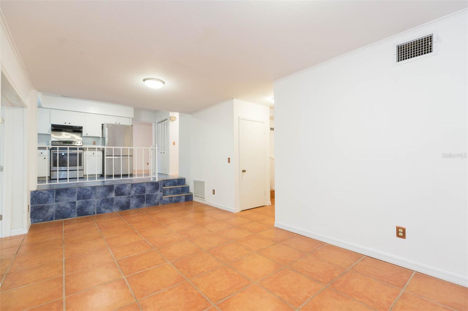 7434 OAKVISTA CIR, TAMPA, FL, 33634