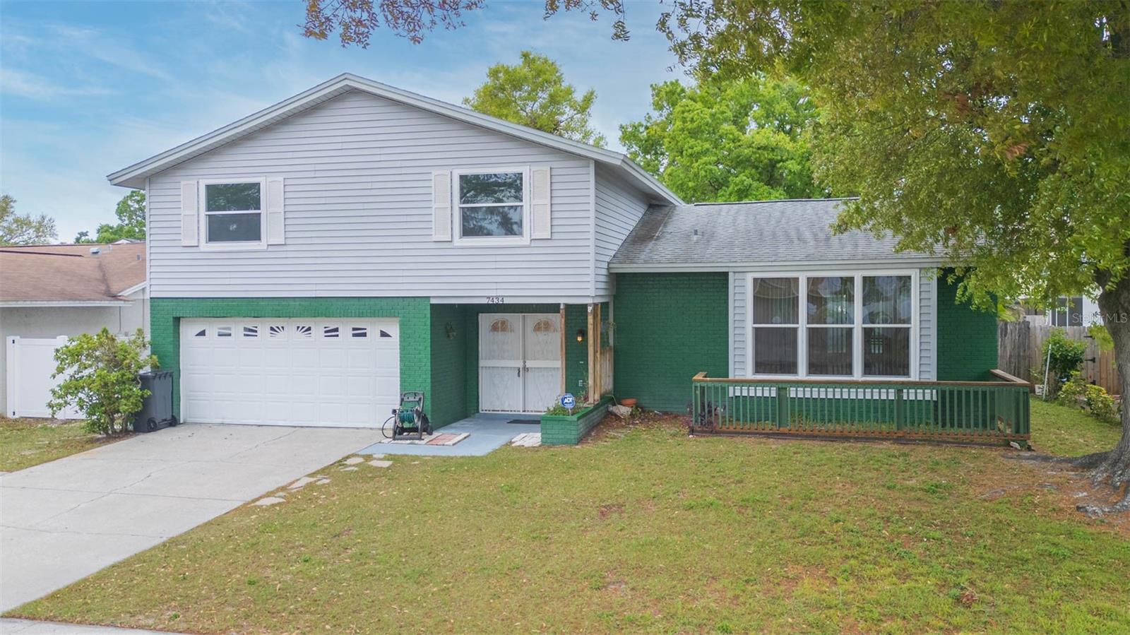 7434 OAKVISTA CIR, TAMPA, FL, 33634