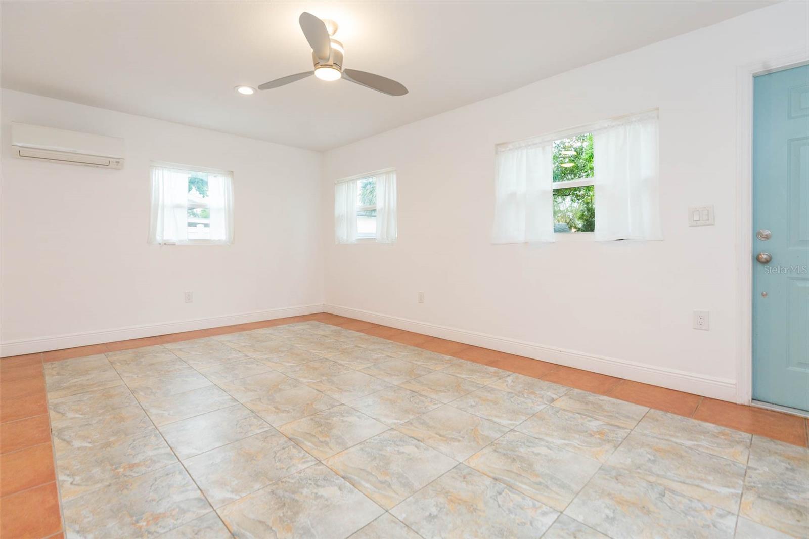 7434 OAKVISTA CIR, TAMPA, FL, 33634