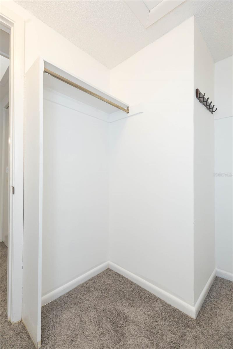 7434 OAKVISTA CIR, TAMPA, FL, 33634