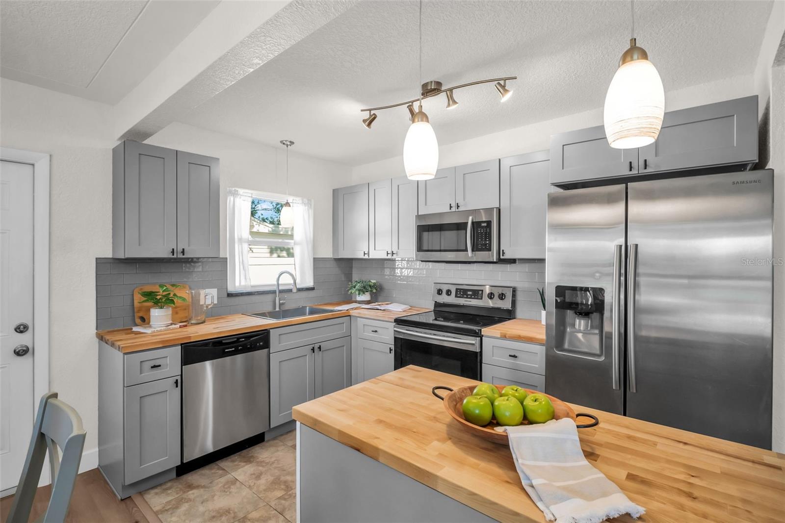 5801 DARTMOUTH AVE N, ST PETERSBURG, FL, 33710