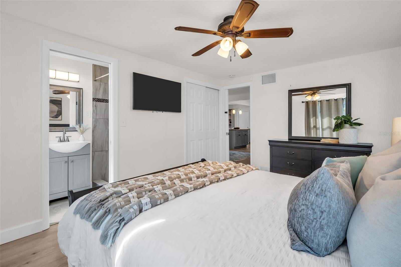 5801 DARTMOUTH AVE N, ST PETERSBURG, FL, 33710