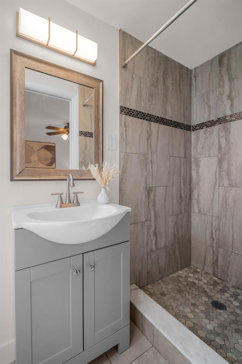 5801 DARTMOUTH AVE N, ST PETERSBURG, FL, 33710