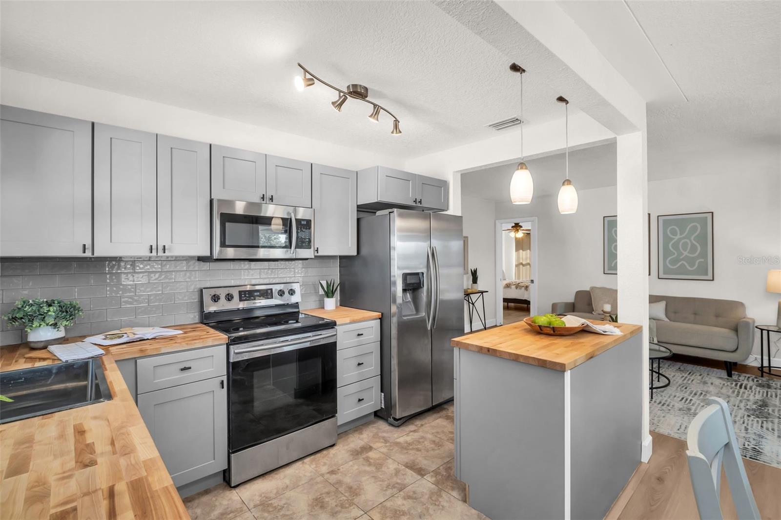 5801 DARTMOUTH AVE N, ST PETERSBURG, FL, 33710