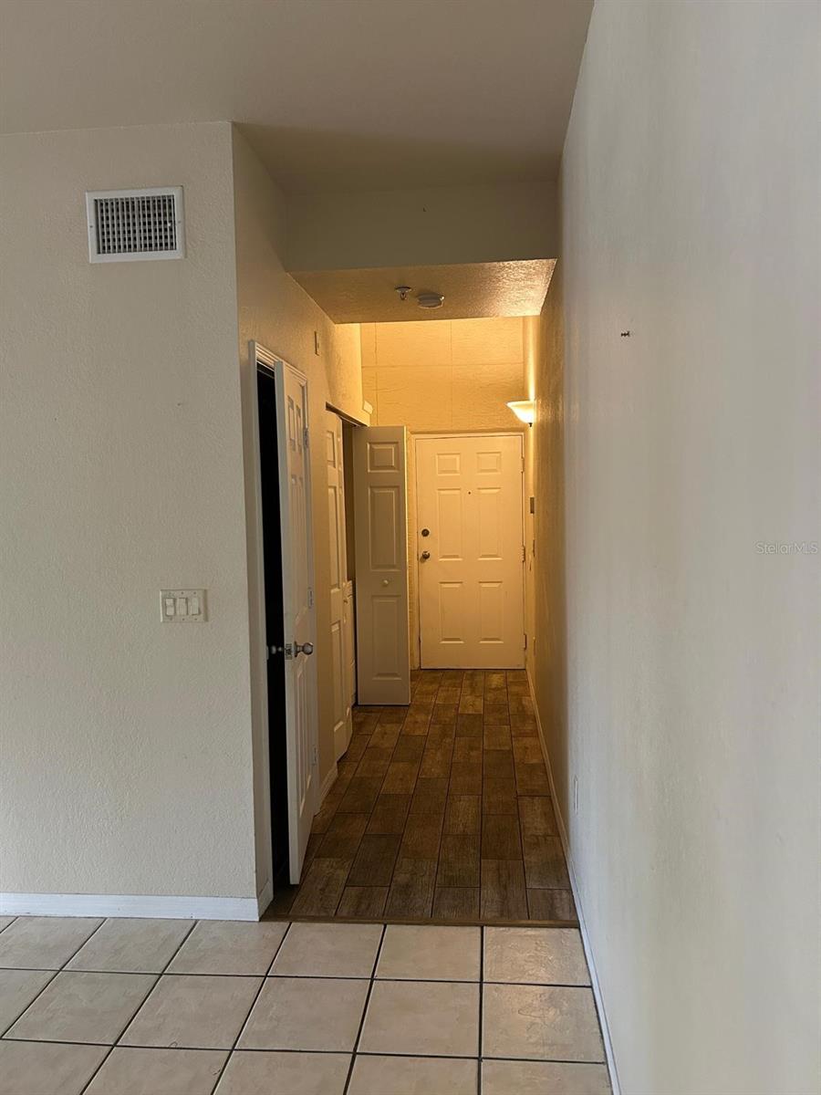5041 SUNRIDGE PALMS DR #201, TAMPA, FL, 33617