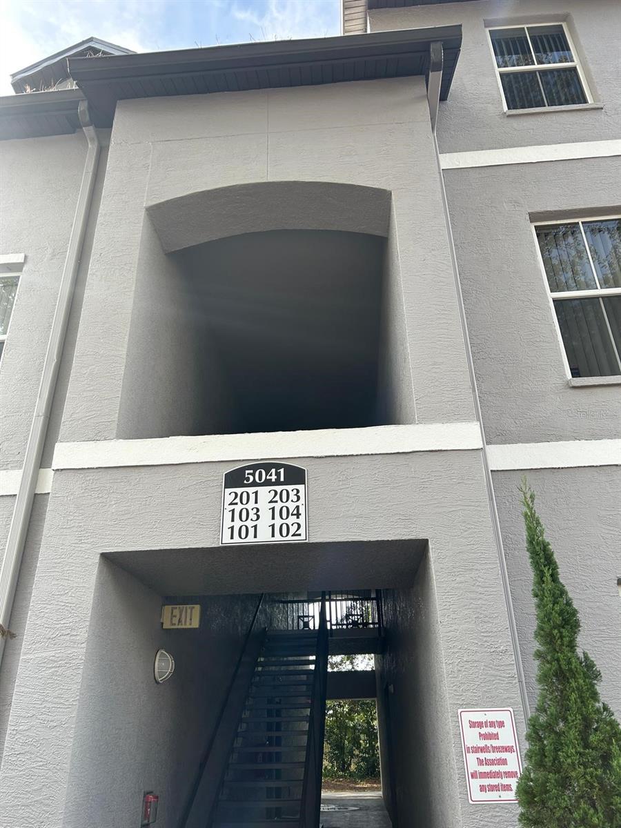 5041 SUNRIDGE PALMS DR #201, TAMPA, FL, 33617
