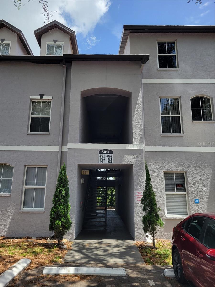 5041 SUNRIDGE PALMS DR #201, TAMPA, FL, 33617