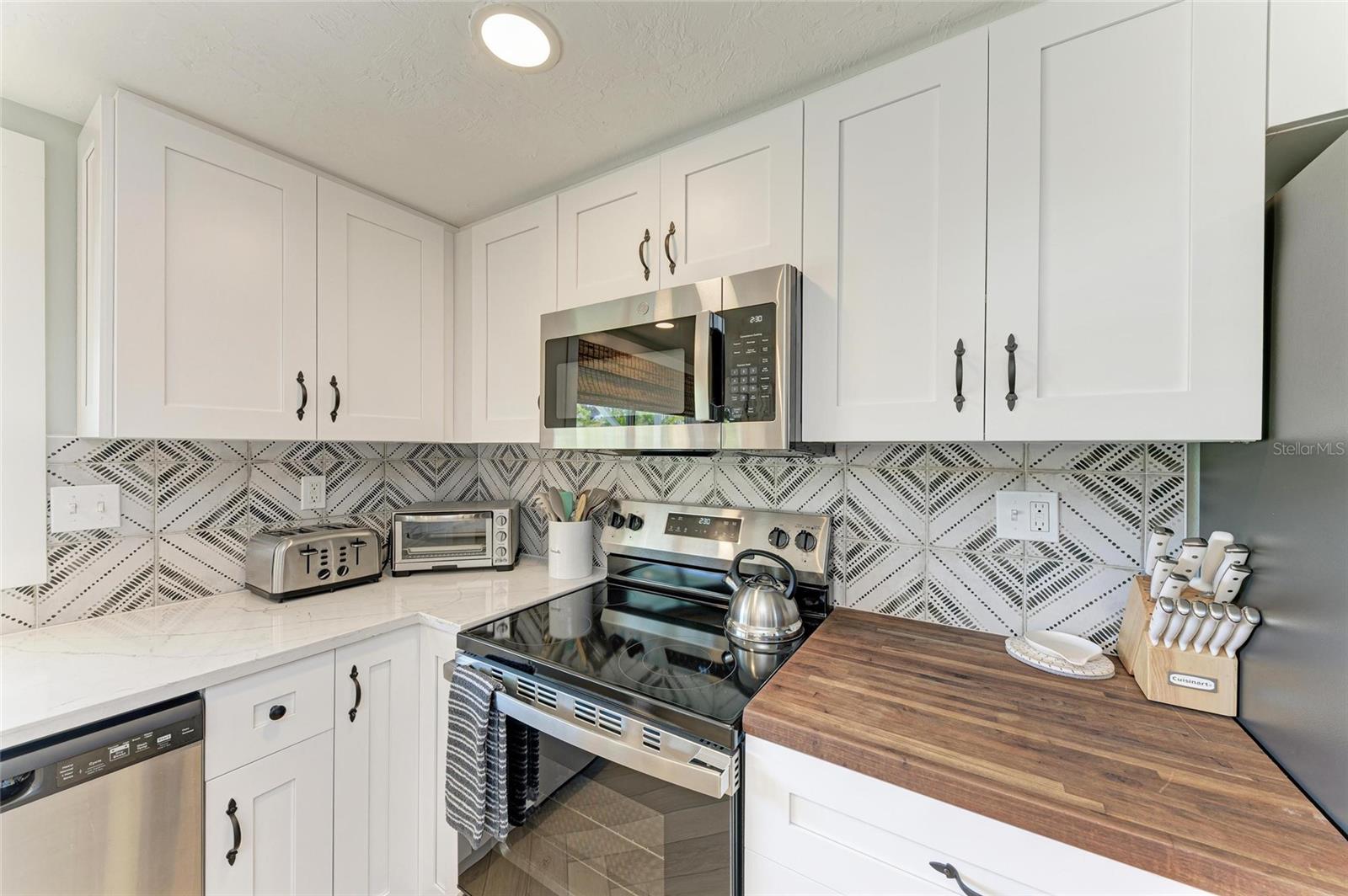 12204 45TH AVENUE DR W, CORTEZ, FL, 34215