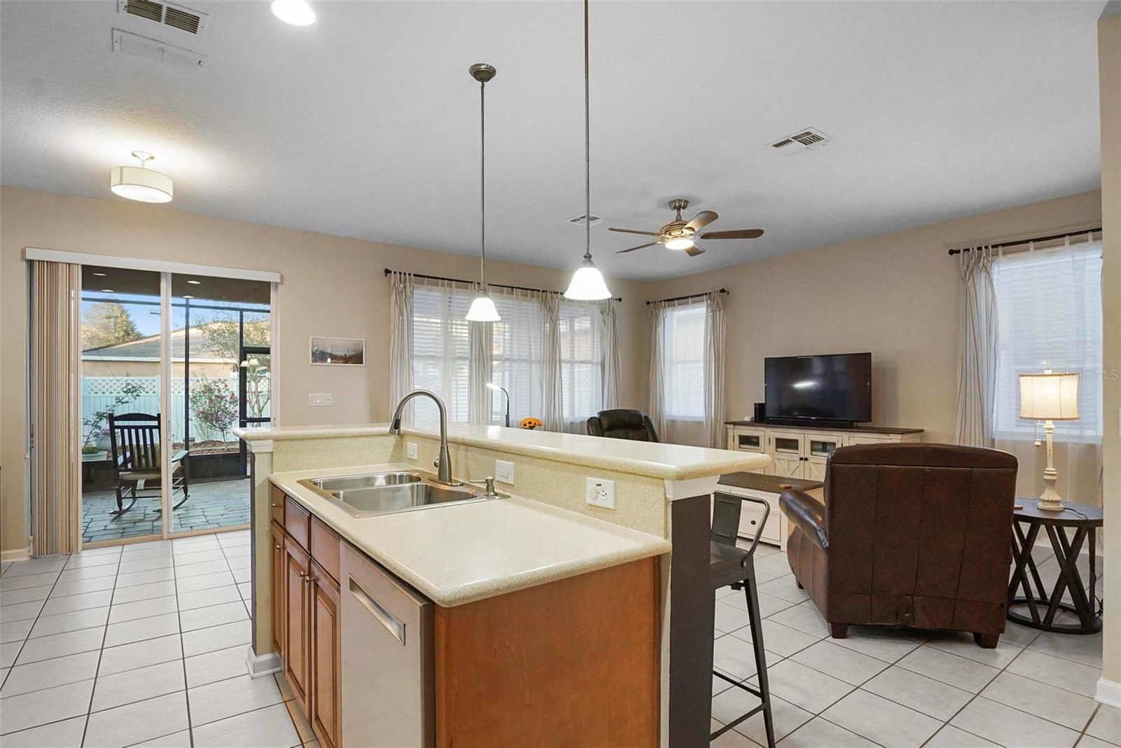 104 W LAKE VICTORIA CIR, DELAND, FL, 32724