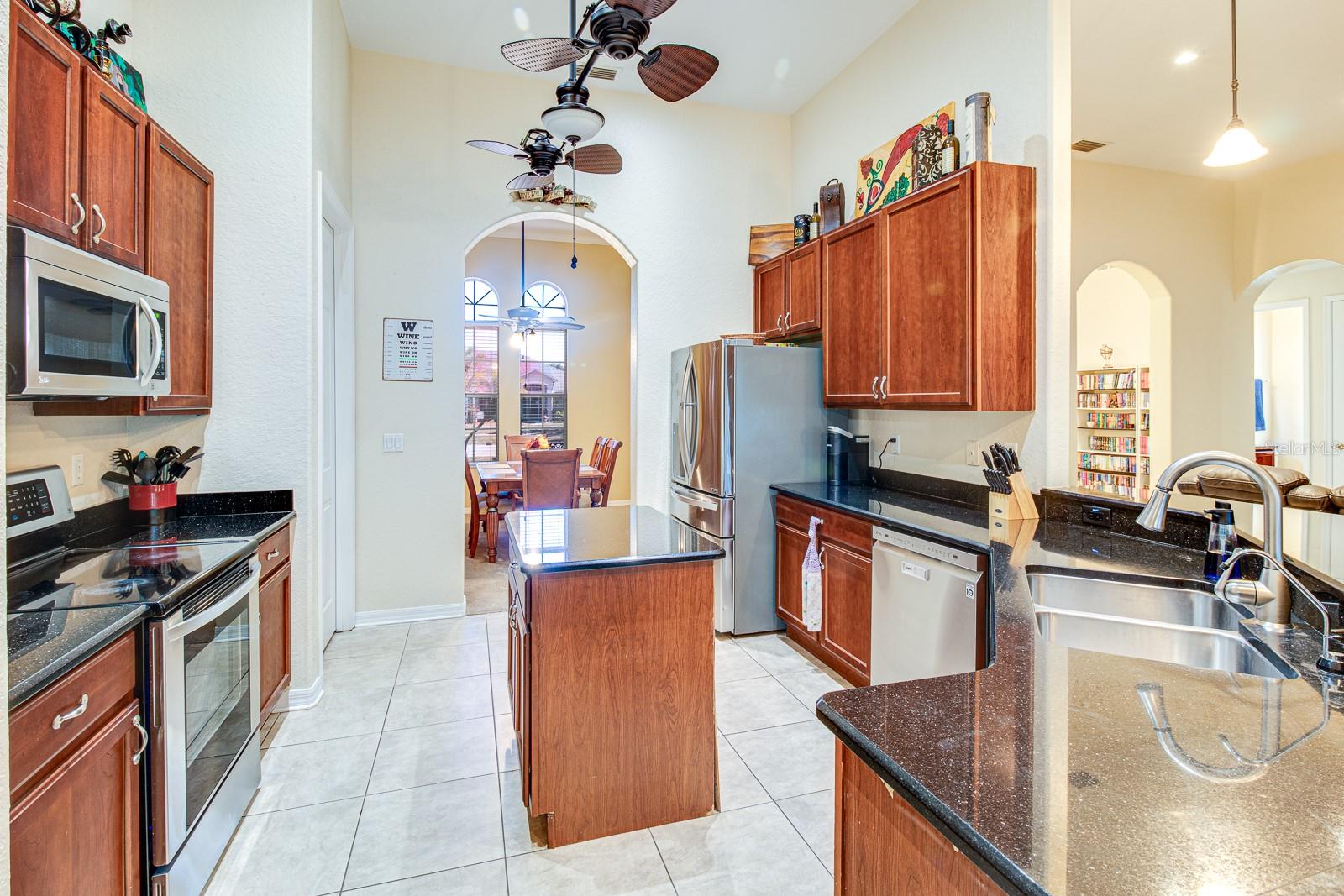 2238 AMBERLY AVE, ORLANDO, FL, 32833