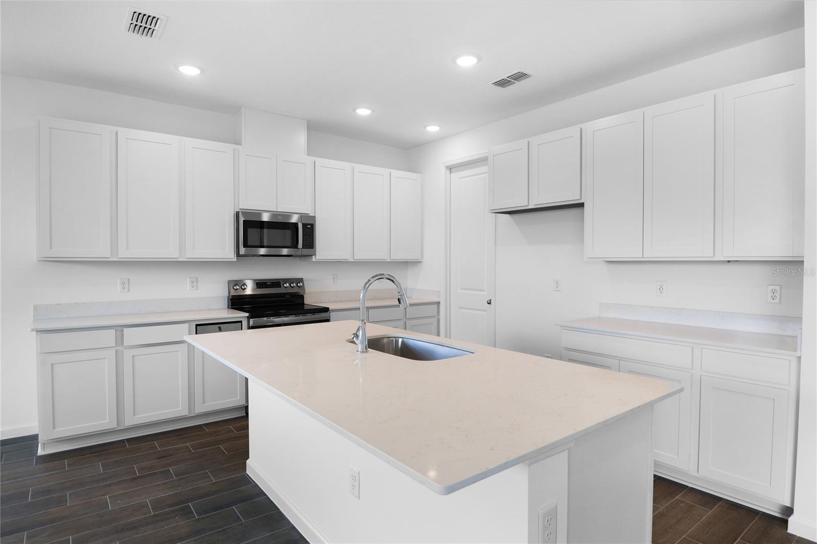 1122 OLIVINE AVE, DUNDEE, FL, 33838