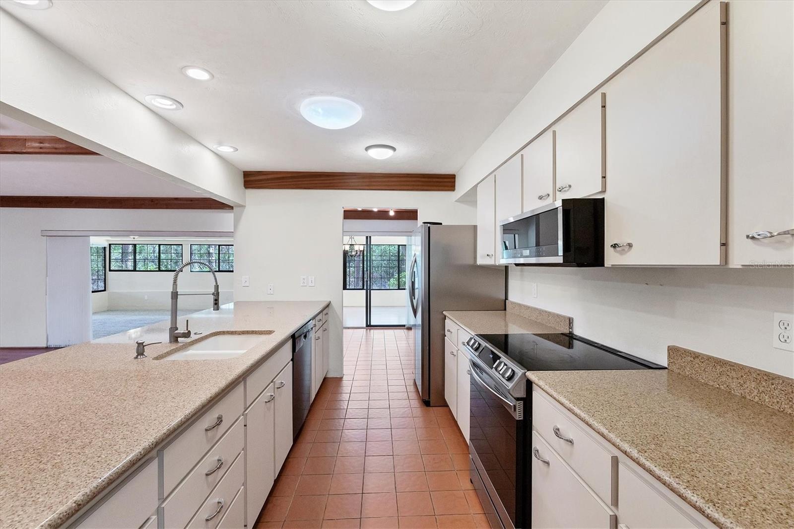 8036 CONSERVATORY CIR, SARASOTA, FL, 34243