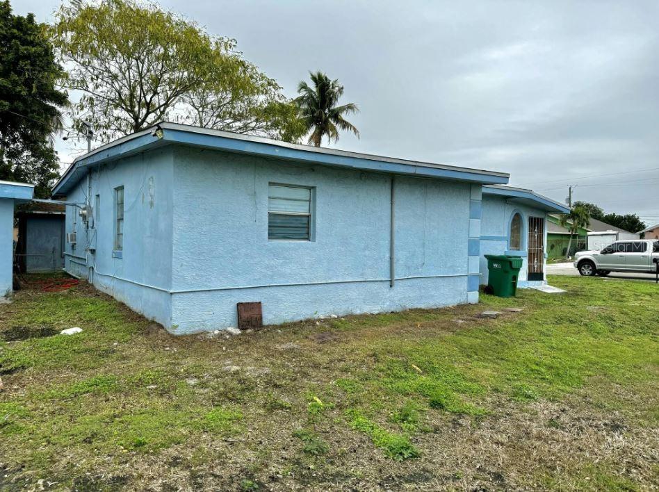 225 NW 11TH AVE, SOUTH BAY, FL, 33493
