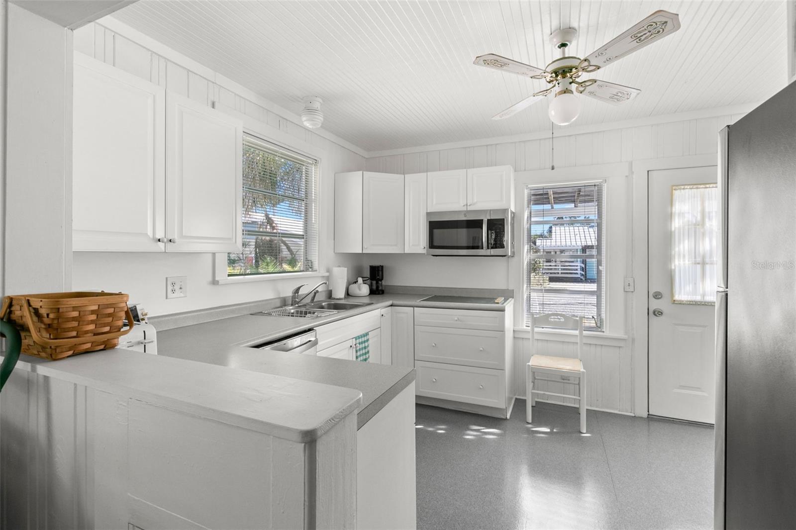 12404 SUNSHINE LN, TREASURE ISLAND, FL, 33706