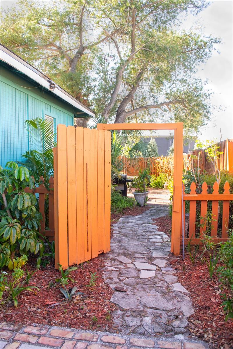2501 EMERSON AVE S, ST PETERSBURG, FL, 33712