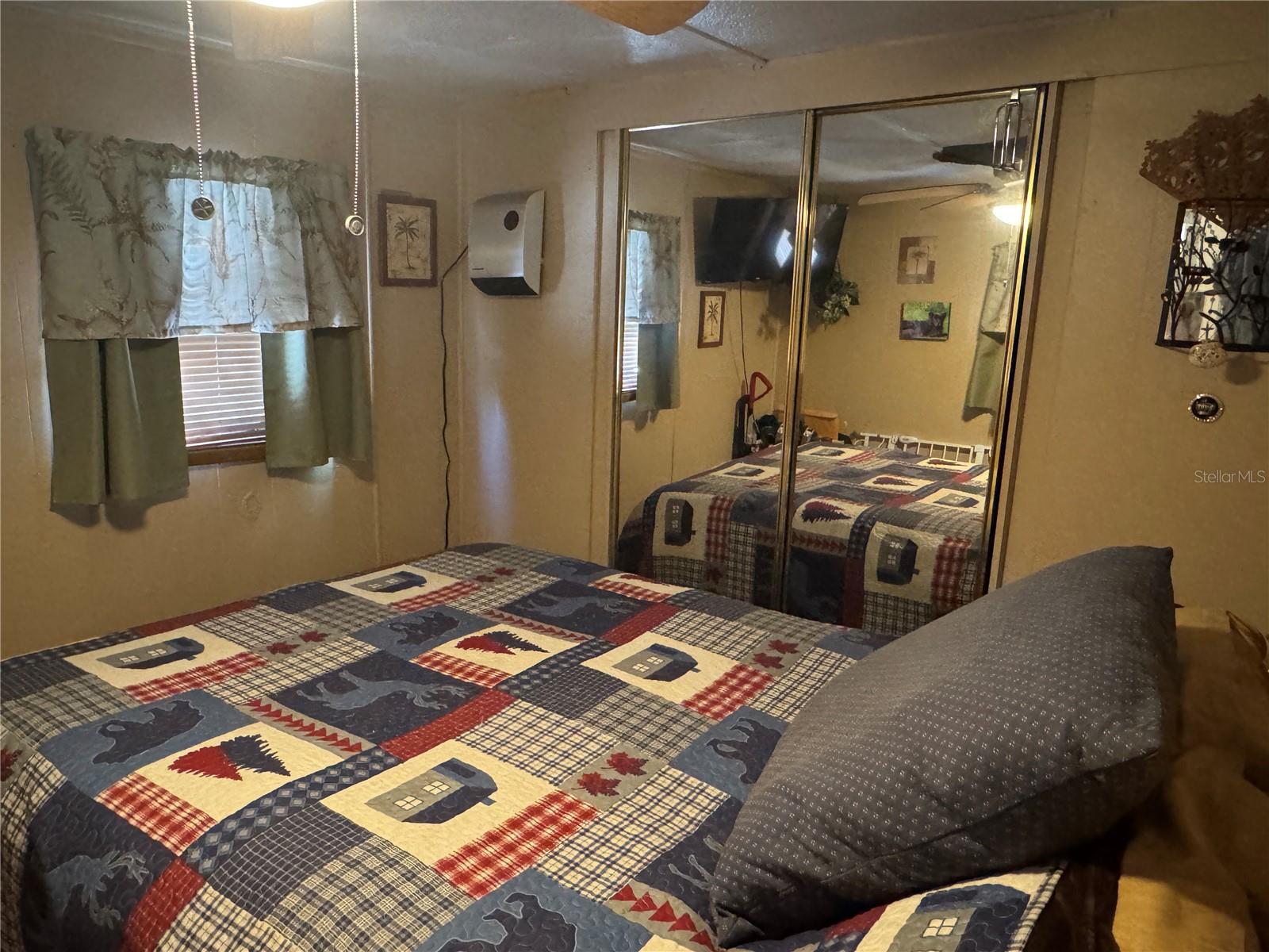 208 LAKEVIEW DR, MELROSE, FL, 32666