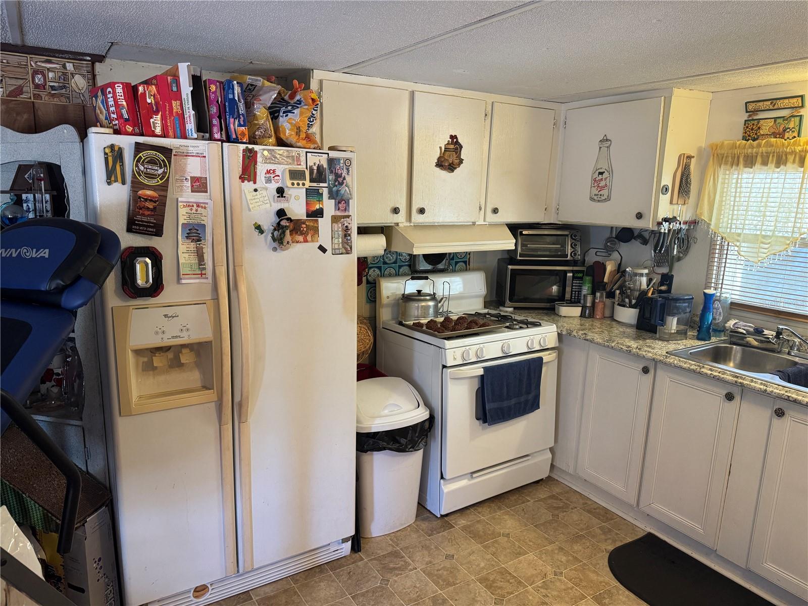 208 LAKEVIEW DR, MELROSE, FL, 32666