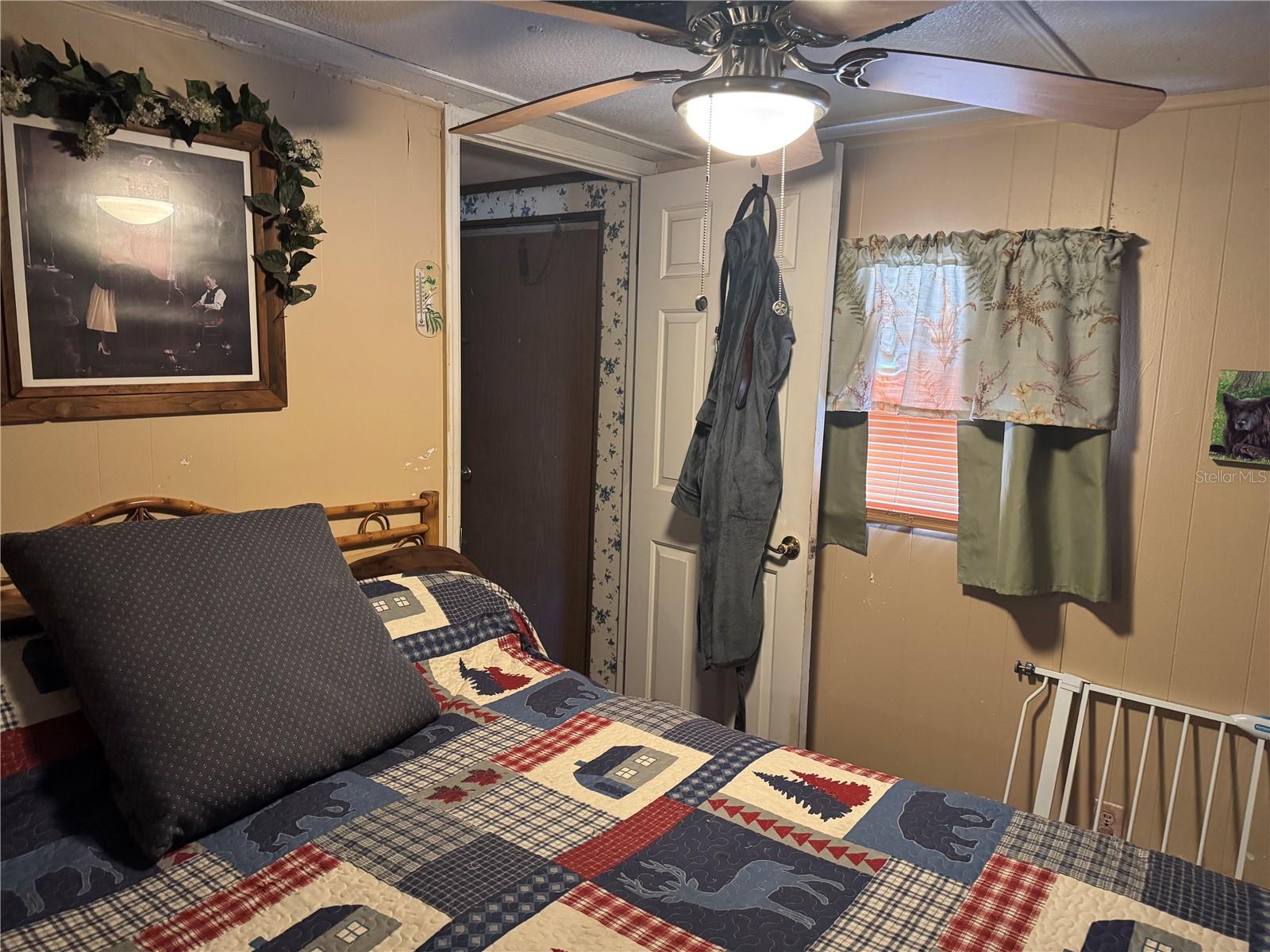 208 LAKEVIEW DR, MELROSE, FL, 32666